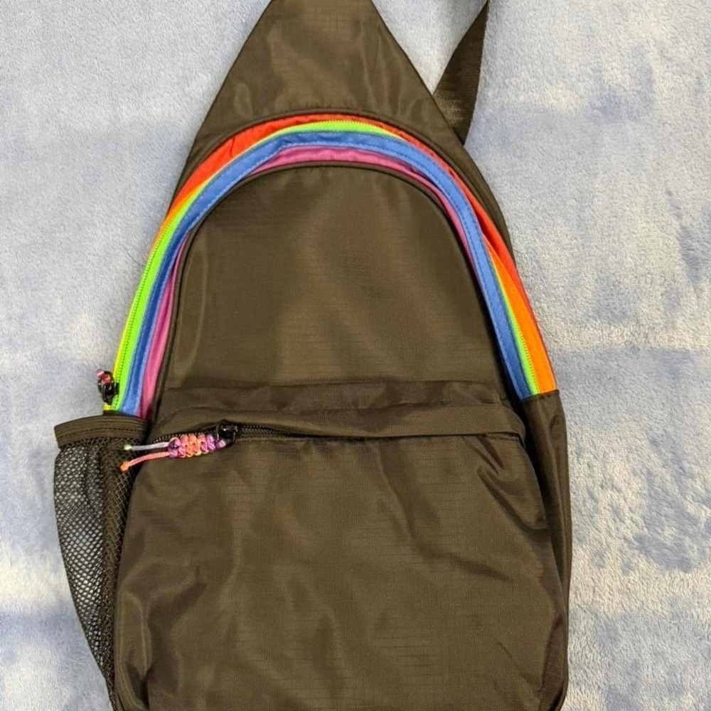 Rainbow‎ brown backpack with adjustable straps